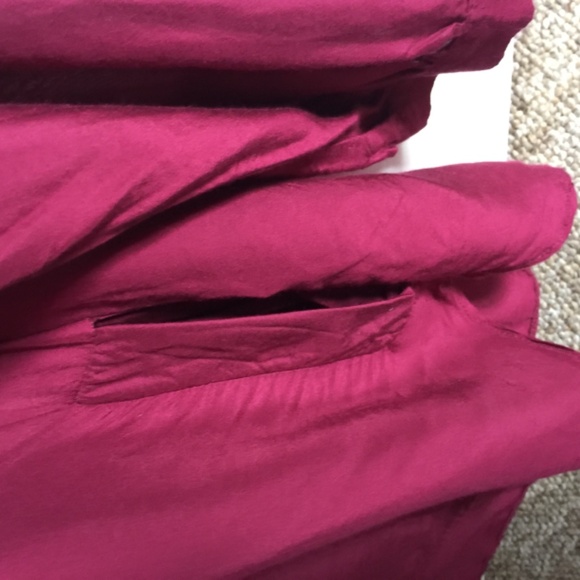 H&M Cranberry Burgundy Top slight Hi Low Pockets - Picture 5 of 5